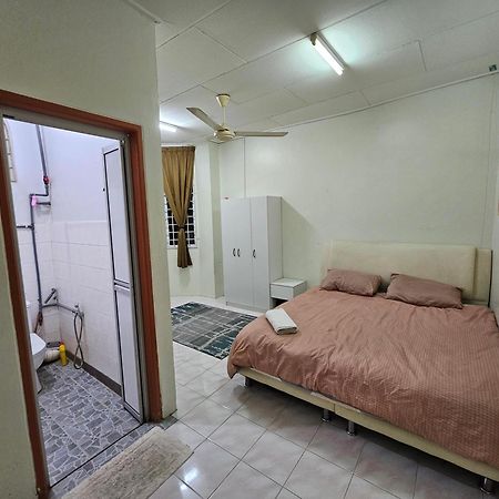 Ruhani Homestay 3 Kb - 4 Bedroom Fully Airconditioned With Wifi & Netflix Kota Bharu Exteriör bild