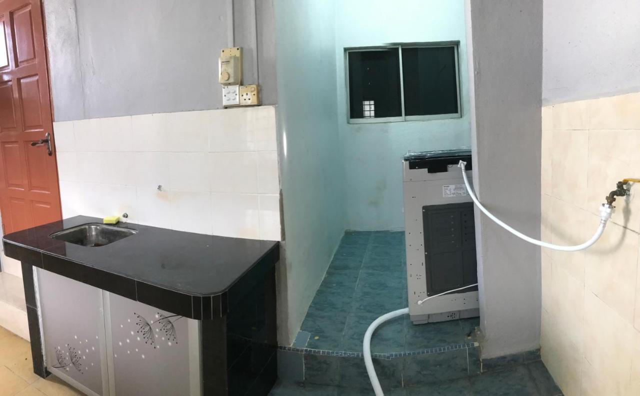 Ruhani Homestay 3 Kb - 4 Bedroom Fully Airconditioned With Wifi & Netflix Kota Bharu Exteriör bild