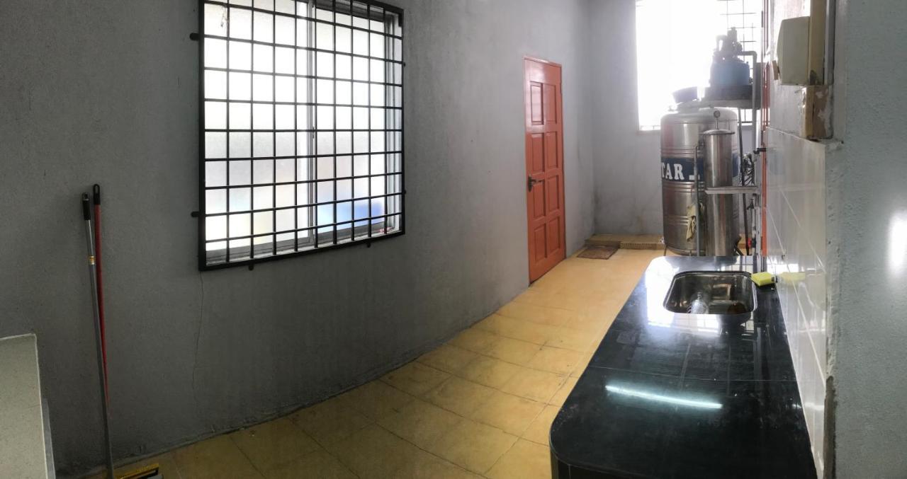 Ruhani Homestay 3 Kb - 4 Bedroom Fully Airconditioned With Wifi & Netflix Kota Bharu Exteriör bild