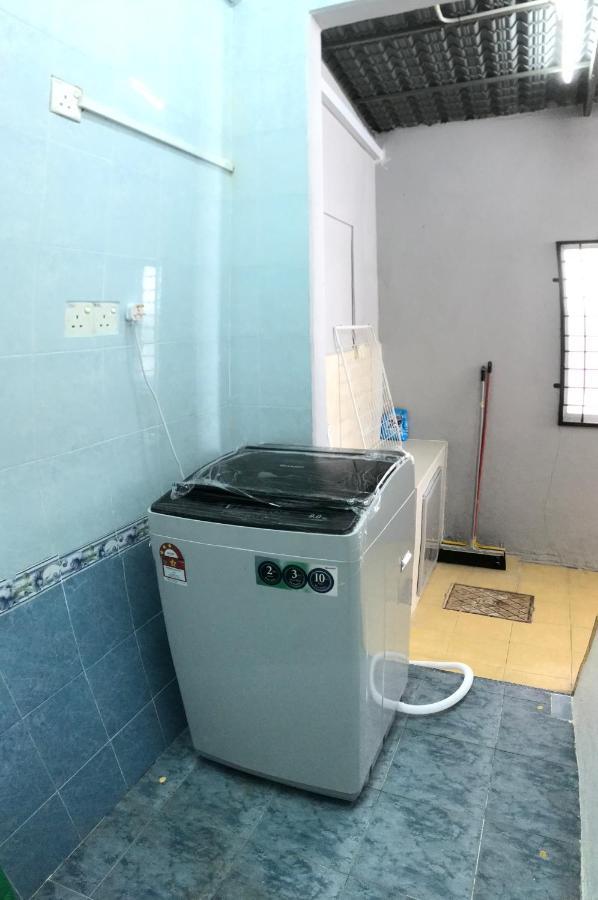 Ruhani Homestay 3 Kb - 4 Bedroom Fully Airconditioned With Wifi & Netflix Kota Bharu Exteriör bild