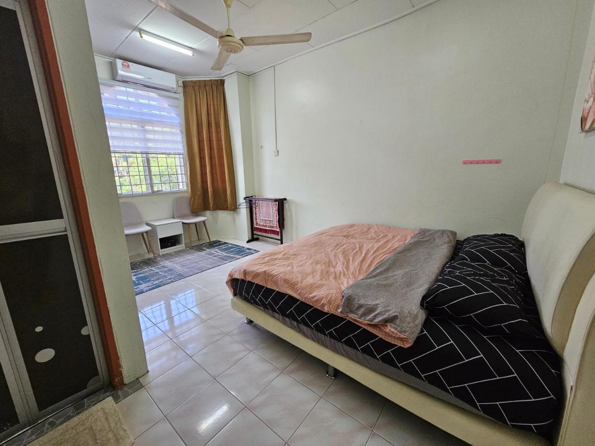 Ruhani Homestay 3 Kb - 4 Bedroom Fully Airconditioned With Wifi & Netflix Kota Bharu Exteriör bild
