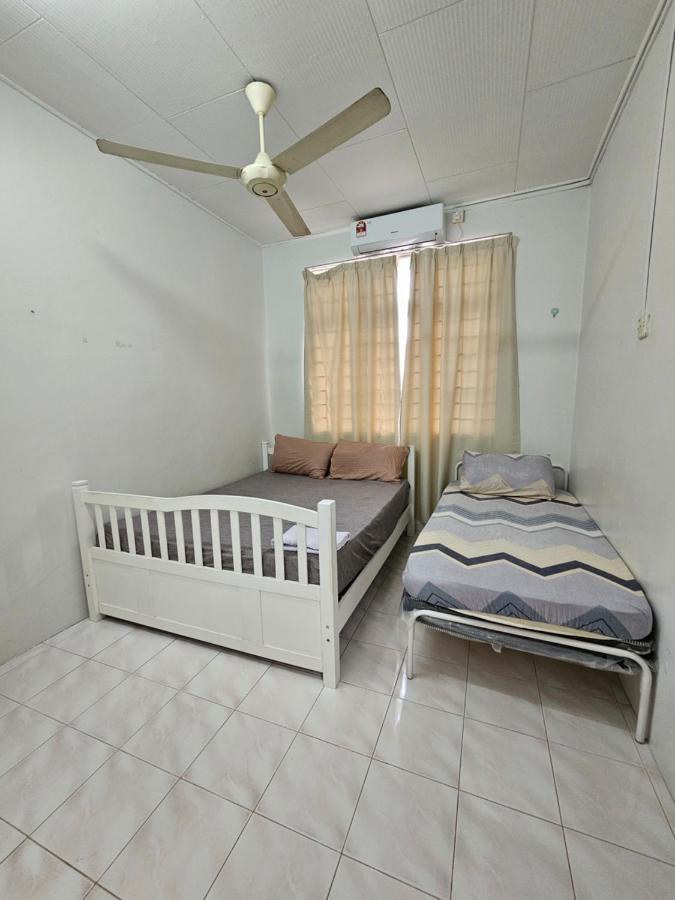 Ruhani Homestay 3 Kb - 4 Bedroom Fully Airconditioned With Wifi & Netflix Kota Bharu Exteriör bild