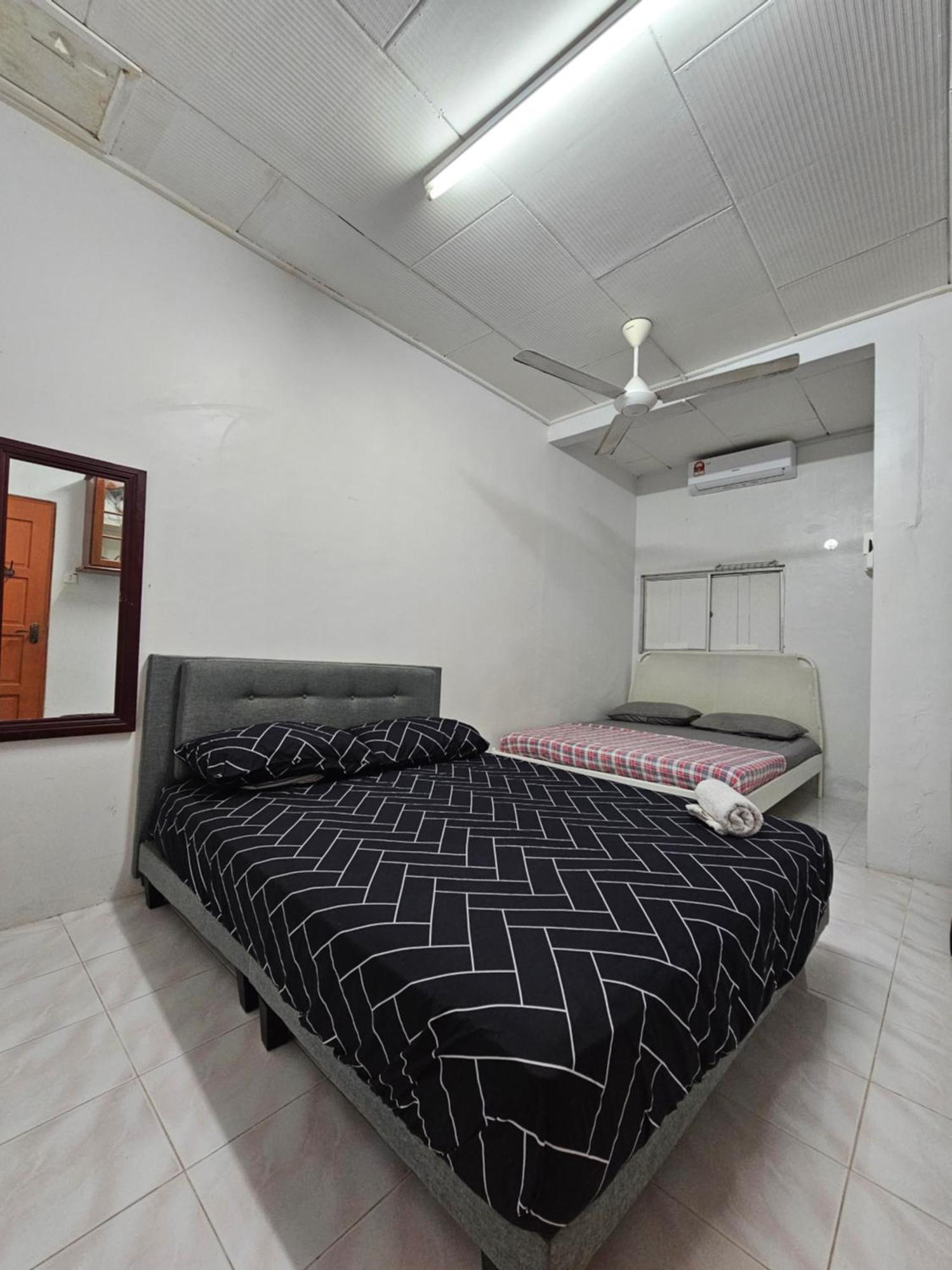 Ruhani Homestay 3 Kb - 4 Bedroom Fully Airconditioned With Wifi & Netflix Kota Bharu Exteriör bild