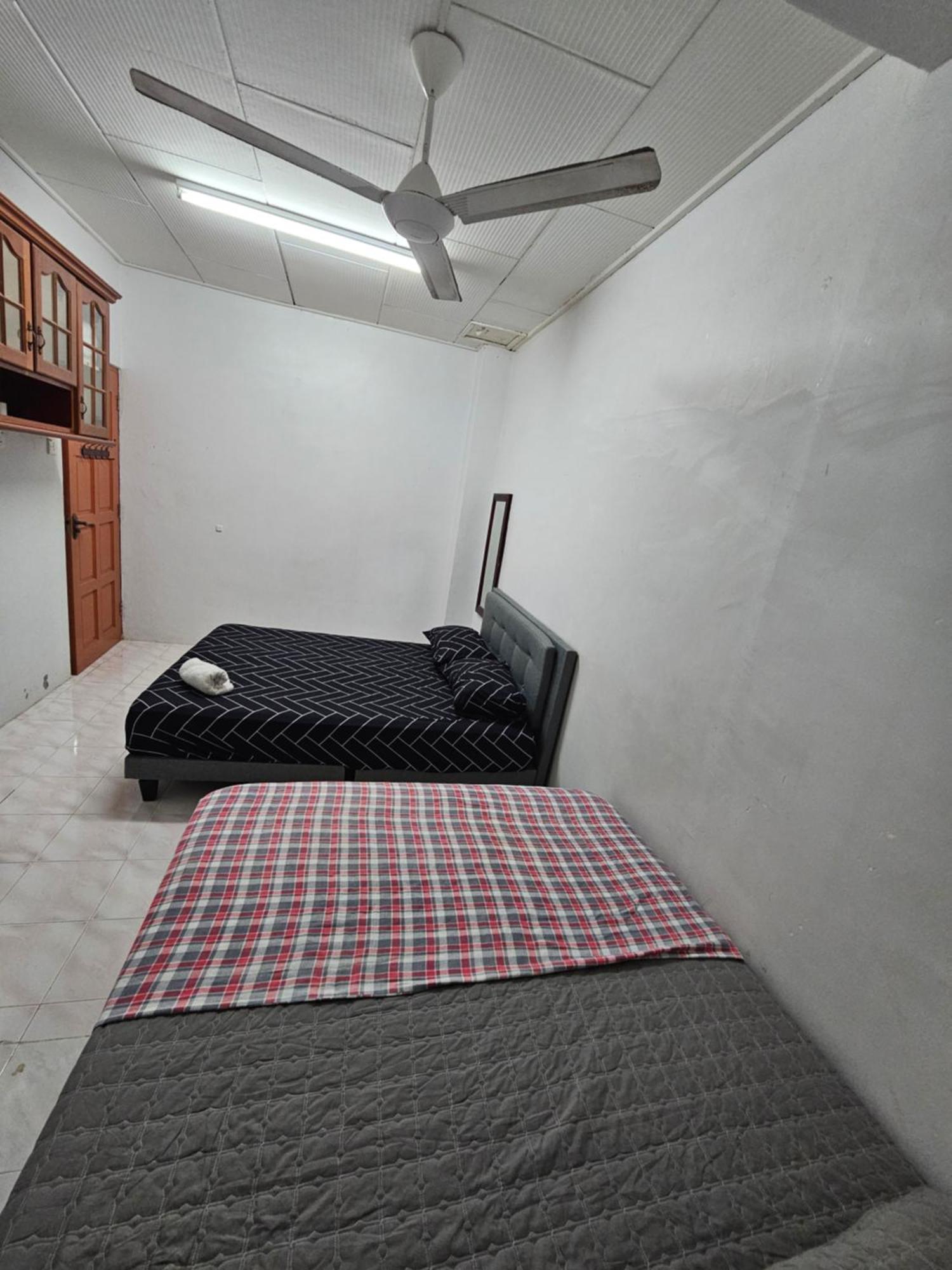 Ruhani Homestay 3 Kb - 4 Bedroom Fully Airconditioned With Wifi & Netflix Kota Bharu Exteriör bild