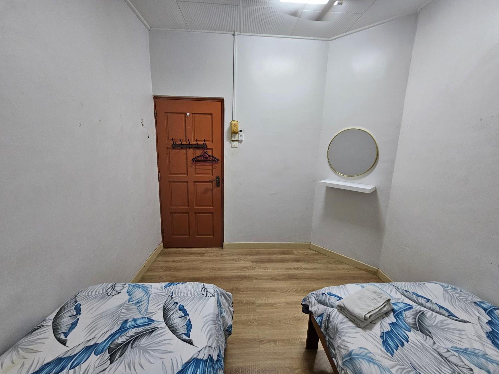 Ruhani Homestay 3 Kb - 4 Bedroom Fully Airconditioned With Wifi & Netflix Kota Bharu Exteriör bild