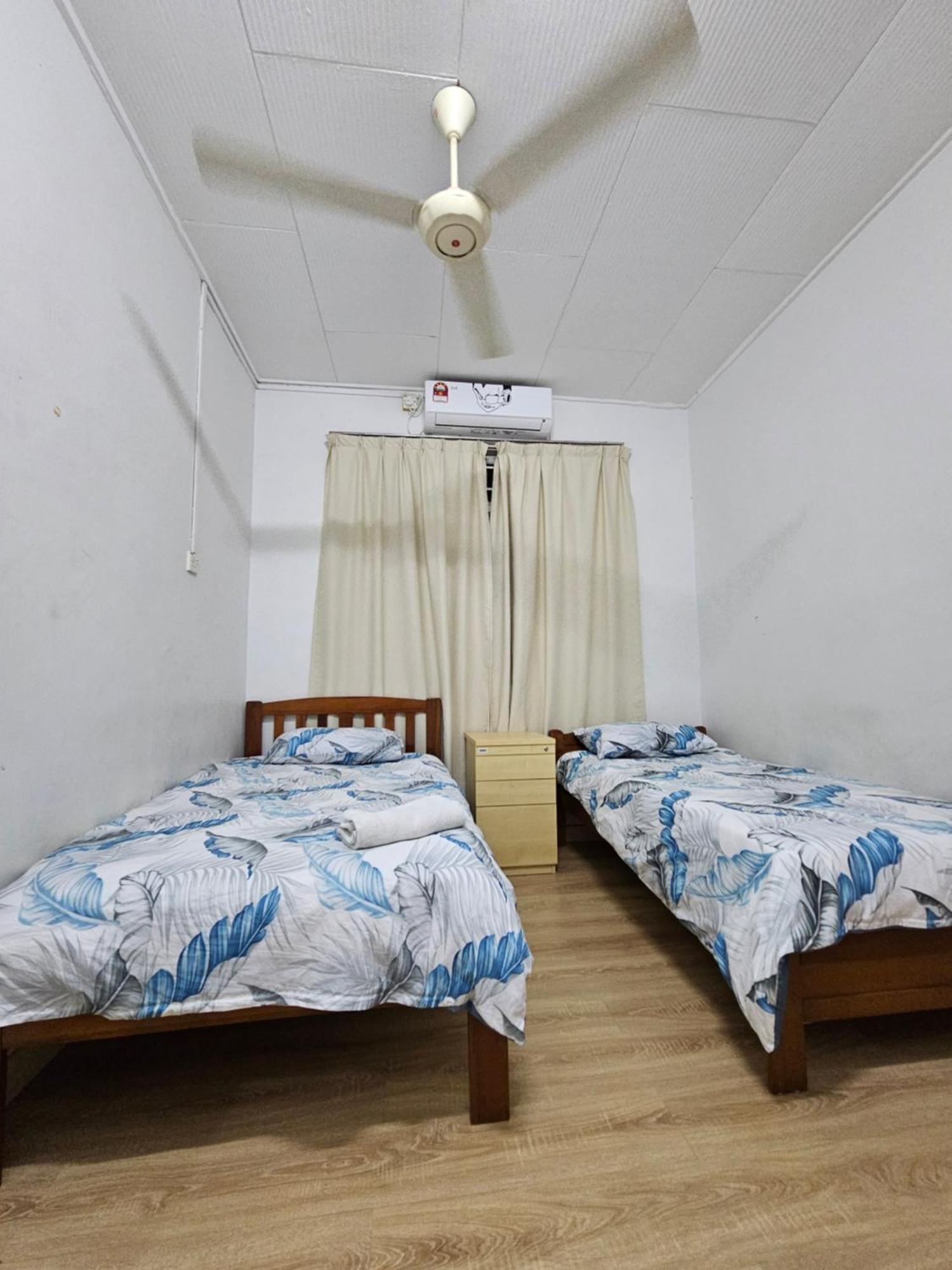 Ruhani Homestay 3 Kb - 4 Bedroom Fully Airconditioned With Wifi & Netflix Kota Bharu Exteriör bild