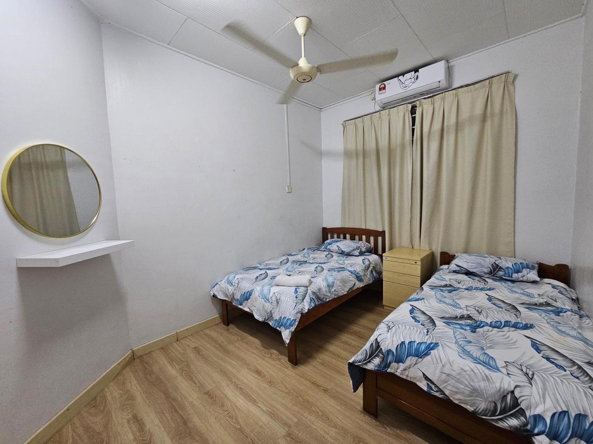 Ruhani Homestay 3 Kb - 4 Bedroom Fully Airconditioned With Wifi & Netflix Kota Bharu Exteriör bild