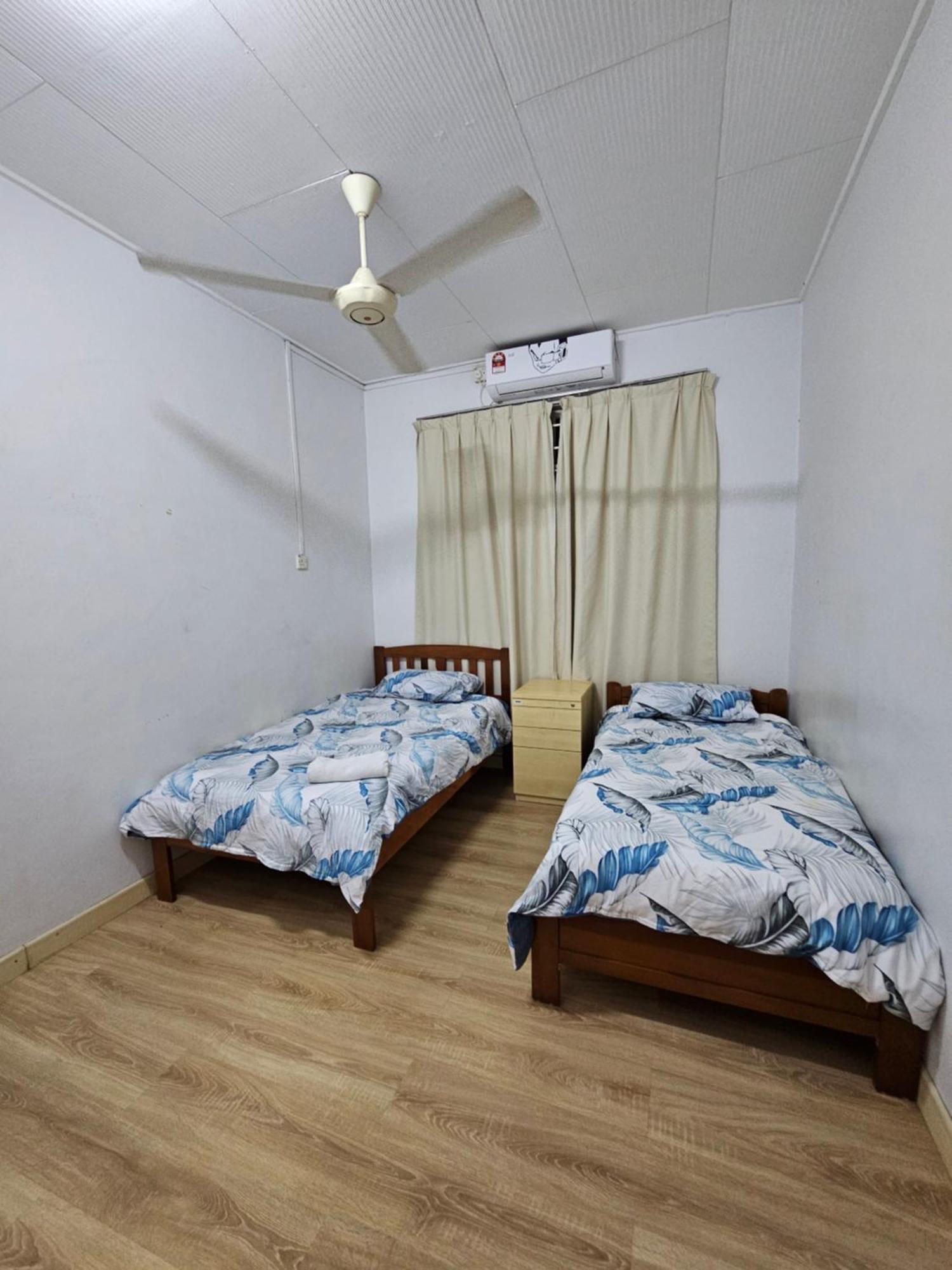 Ruhani Homestay 3 Kb - 4 Bedroom Fully Airconditioned With Wifi & Netflix Kota Bharu Exteriör bild