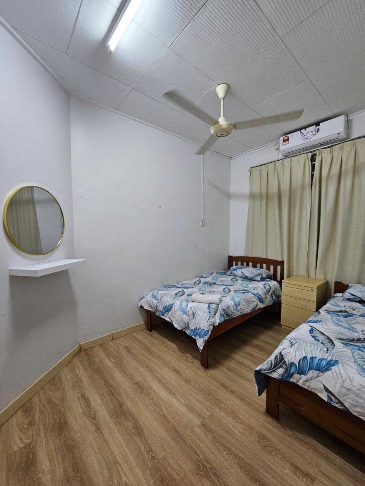 Ruhani Homestay 3 Kb - 4 Bedroom Fully Airconditioned With Wifi & Netflix Kota Bharu Exteriör bild