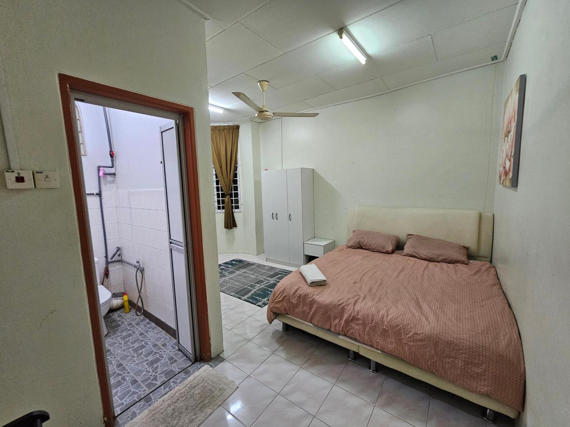 Ruhani Homestay 3 Kb - 4 Bedroom Fully Airconditioned With Wifi & Netflix Kota Bharu Exteriör bild