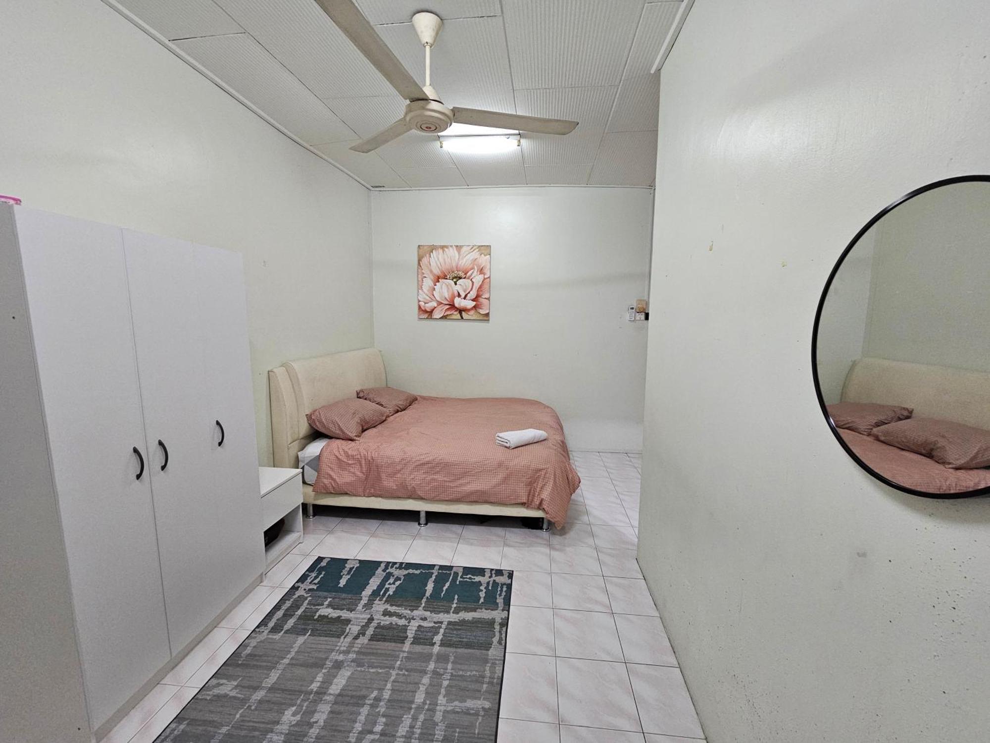Ruhani Homestay 3 Kb - 4 Bedroom Fully Airconditioned With Wifi & Netflix Kota Bharu Exteriör bild