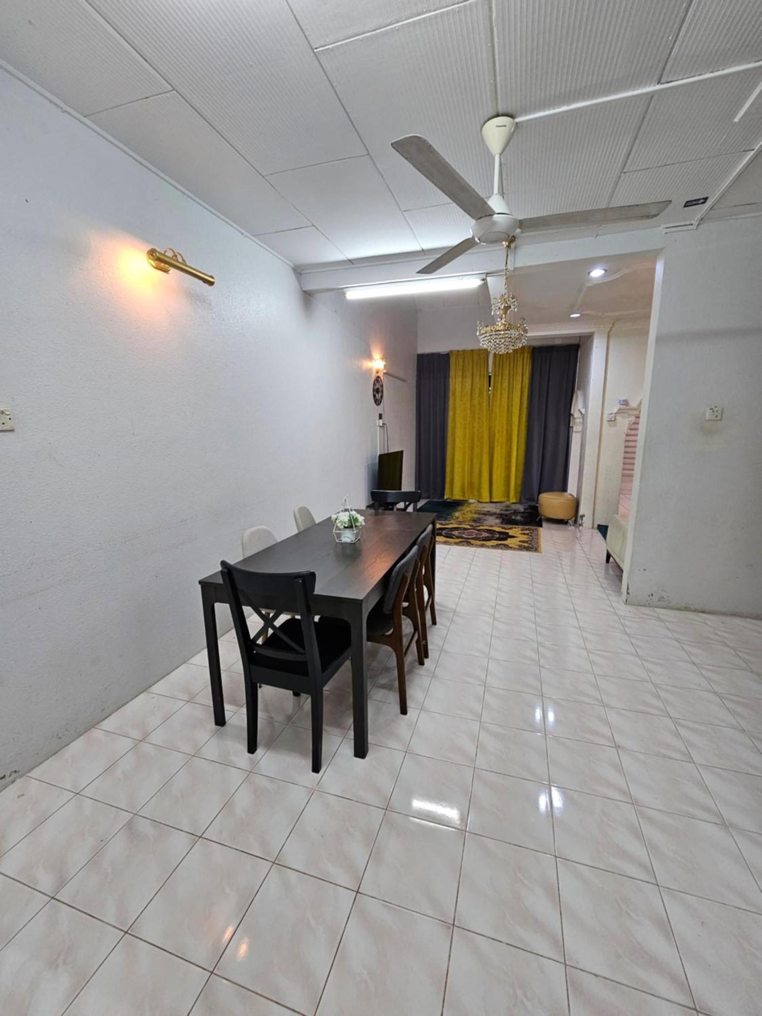 Ruhani Homestay 3 Kb - 4 Bedroom Fully Airconditioned With Wifi & Netflix Kota Bharu Exteriör bild