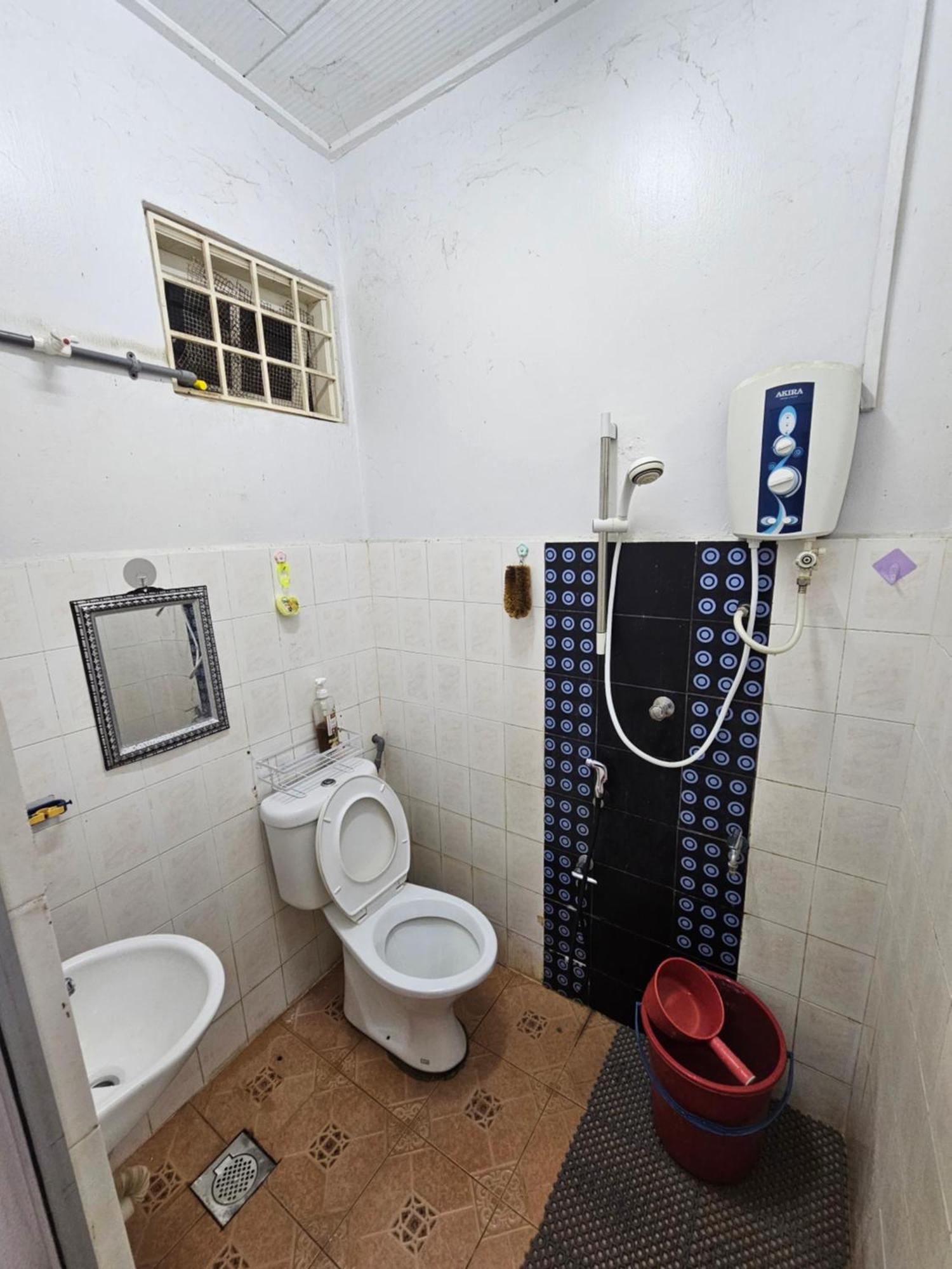 Ruhani Homestay 3 Kb - 4 Bedroom Fully Airconditioned With Wifi & Netflix Kota Bharu Exteriör bild